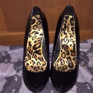 Shoedazzle black high heels chieda print interior!